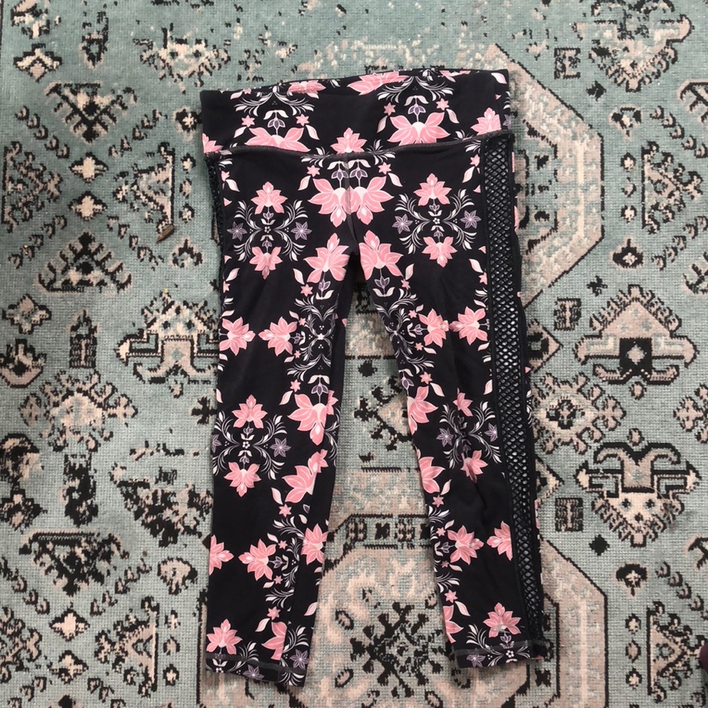 O’Neil leggings with side cut outs